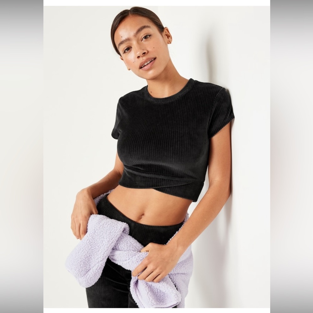 NWT- Crop Velour performance top